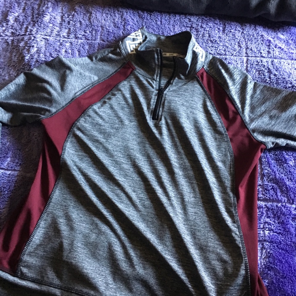 Love pull over. Half zipped